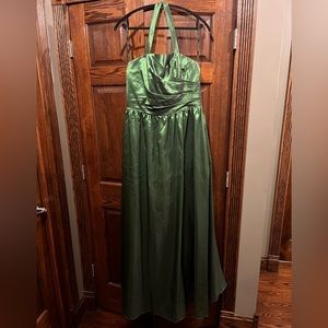 Green Alfred Angelo Floor Length Halter Bridesmaid Dress w/pockets, size 14.